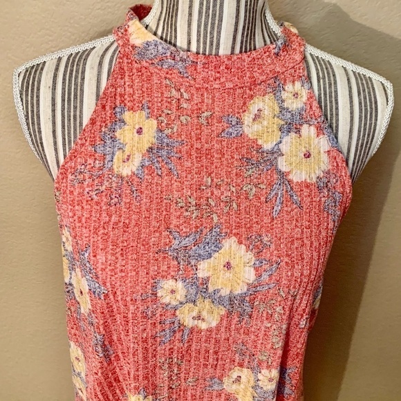 NEW W5 Tunic Top Large Sleeveless Faded Red Floral Gold Blue Greens Buttons - Picture 2 of 16